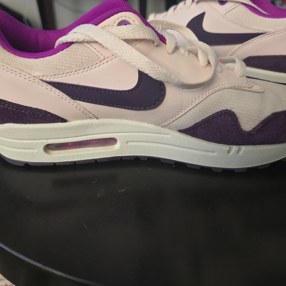 NIKE AIR MAX 1 LIGHT SOFT PINK GRAND PURPLE SIZE 9.5 WMNS - Picture 3 of 15